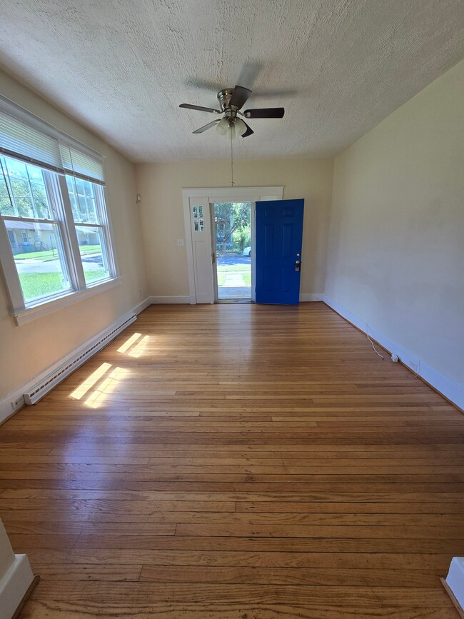 Photo - 105 E 32nd St