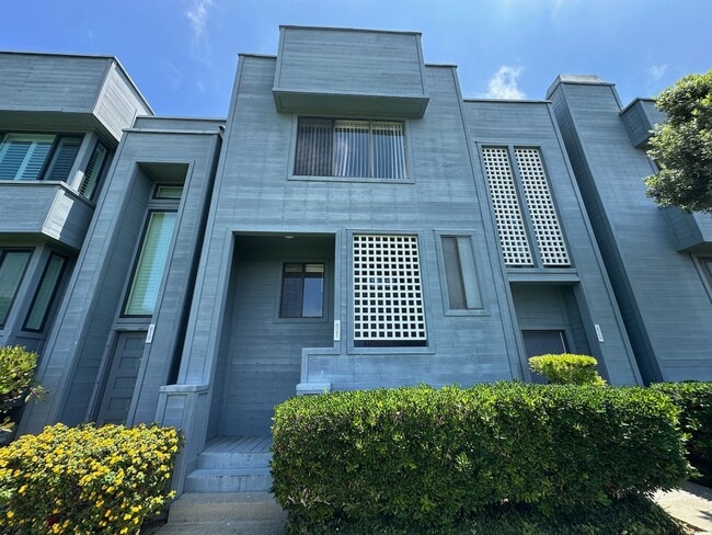Photo - FOR RENT: 2Bd/1.5Ba Upgraded Townhome In The Highly Desirable Community Spindrift Del Mar