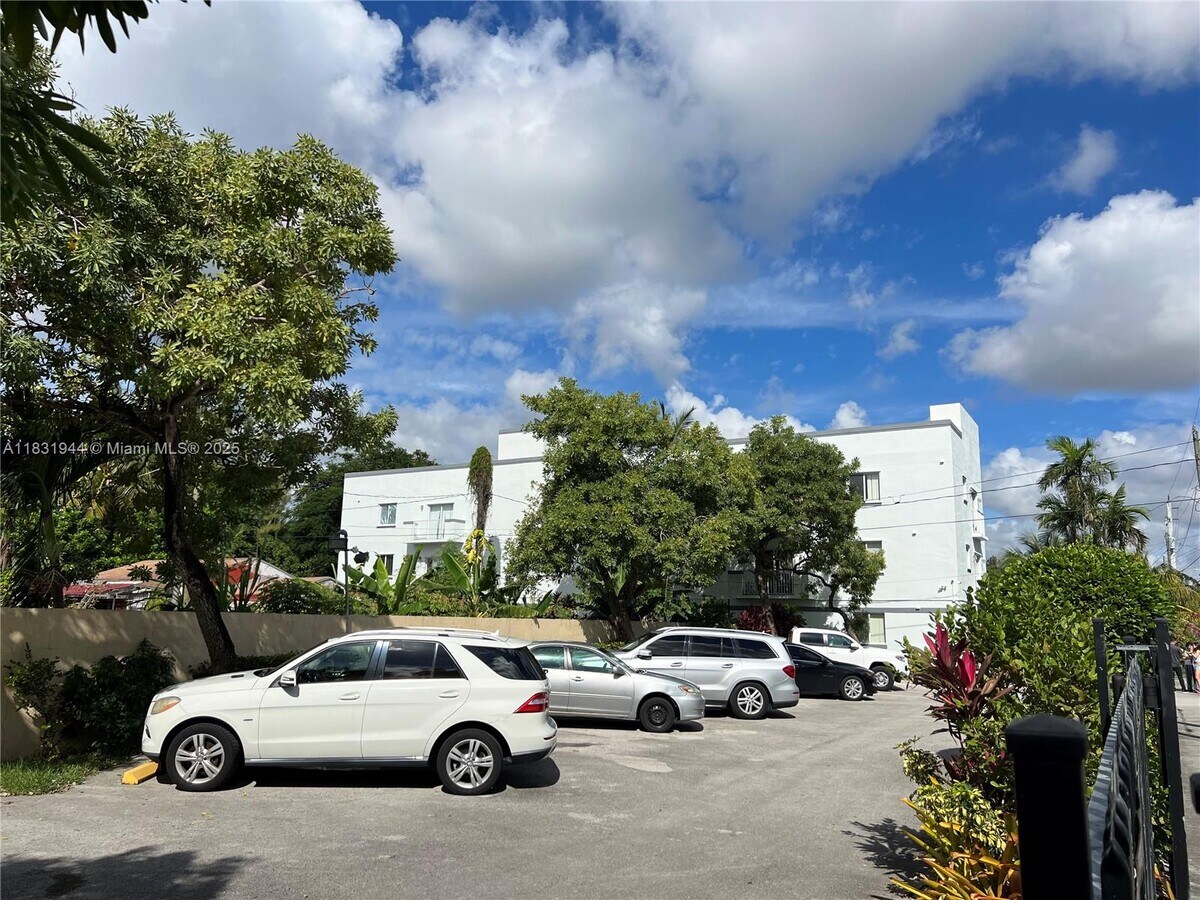 Photo - 7516 NE 1st Ave Unidad 303 Rental