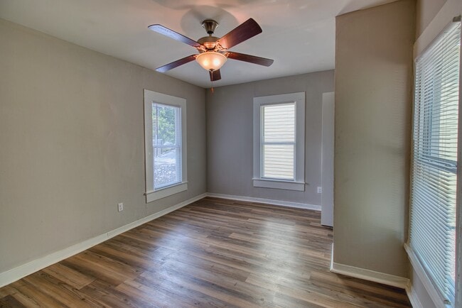 Photo - 3201 Adelia St
