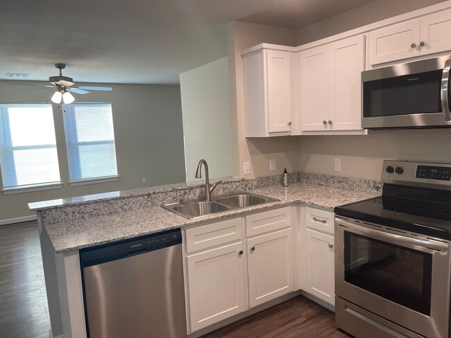 Photo - 3 Bed 2 Bath 2 Car Garage - Wagoner