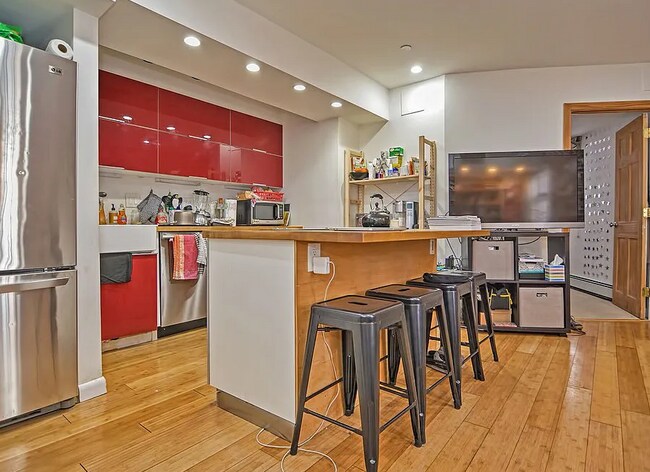Building Photo - 27 Saint Stephen St Rental