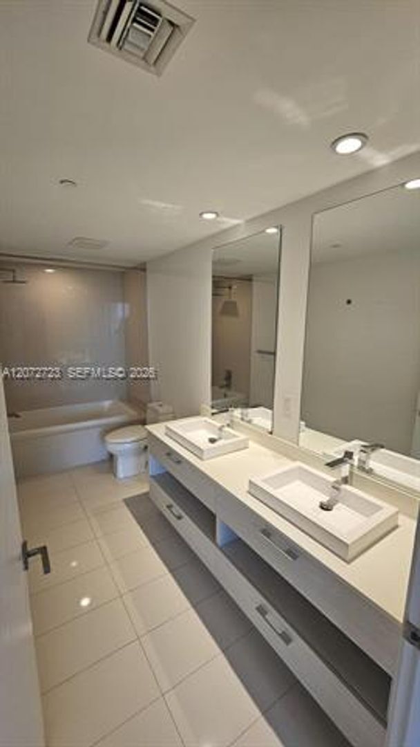 45 SW 9th St