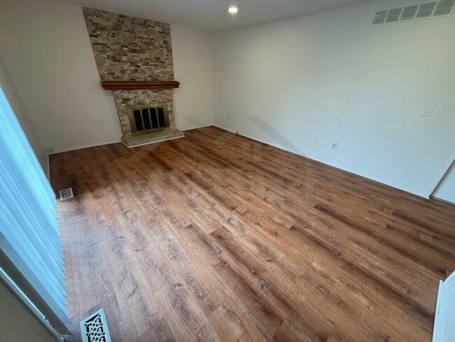Photo - 28144 Yorktown Rd