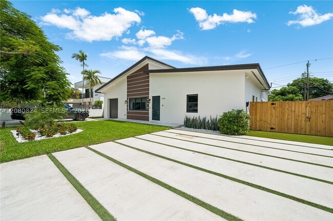 4280 SW 13th St