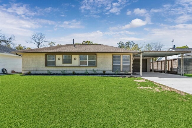 Building Photo - 1921 Lynnview Dr