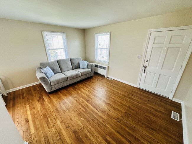 1700 Roslyn Dr