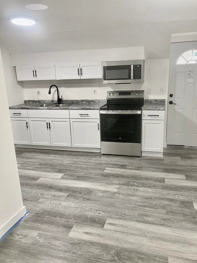 Photo - 72 Plain St