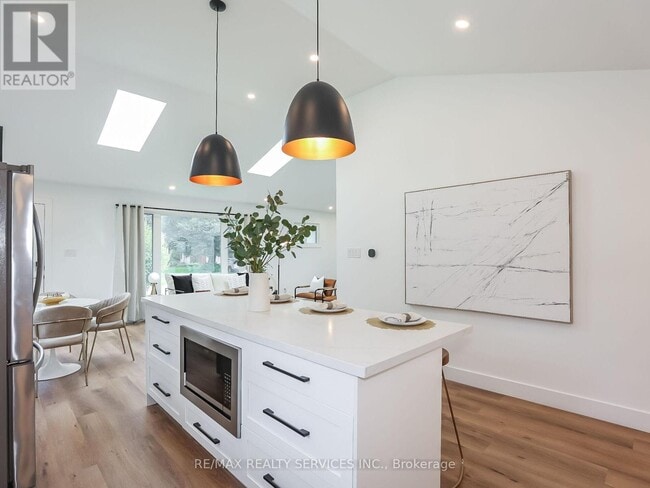 Photo - 6364 Sherwood Rd
