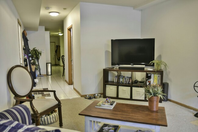 Photo - 918 N Paulina St Unit GF