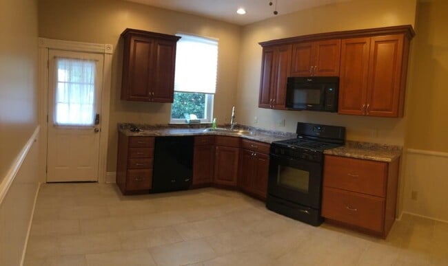 Photo - 160 Pearl St