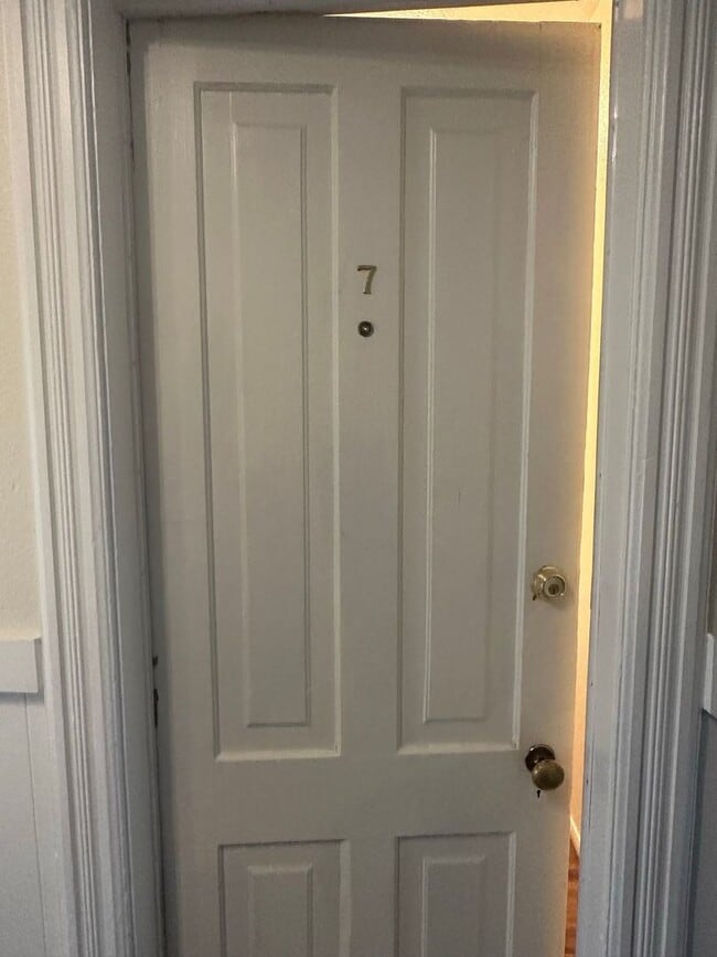 Photo - Spacious Studio w/ Secured Entry in Sought After Oregon City~ W/S/G INCLUDED! Unit 07