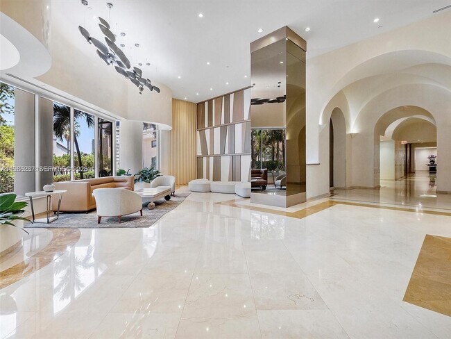 Photo - 19355 Turnberry Way Unidad 2E