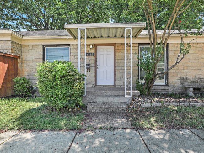 Building Photo - 6950 Hillcrest Ave Rental