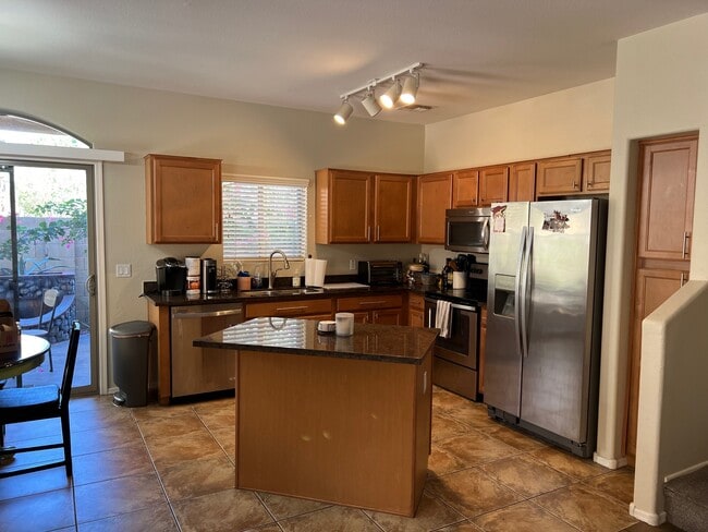 Building Photo - 2402 E 5th St Unit 1626