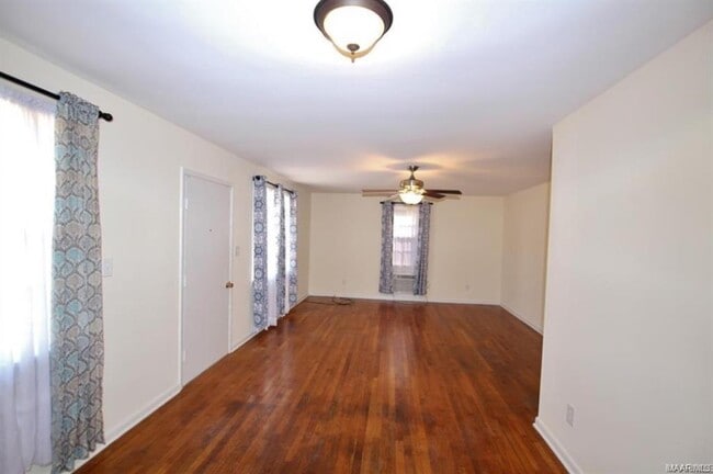 Photo - 418 Claud Rd