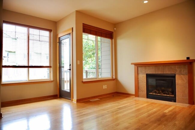 Photo - 3 bedroom in Seattle WA 98115