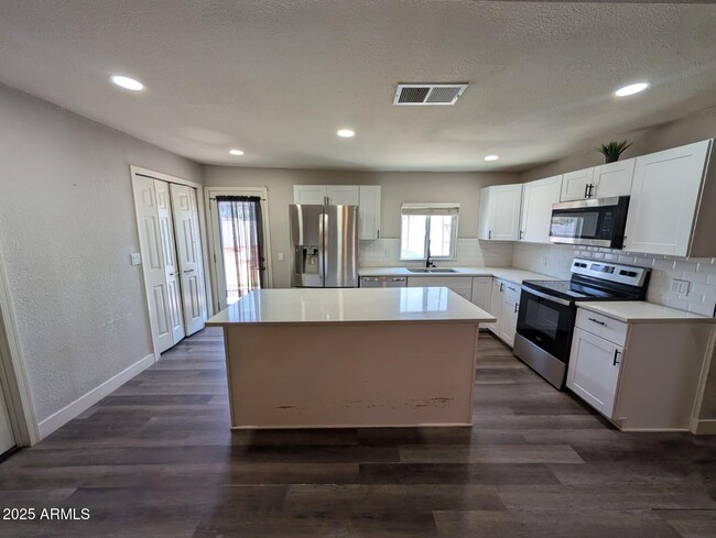 Building Photo - 7635 N 76th Ln Rental