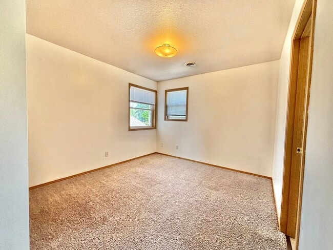 Photo - 221 Spooner Rd