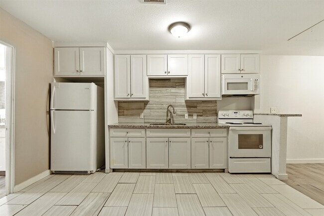 Photo - 1718 N Travis Ave