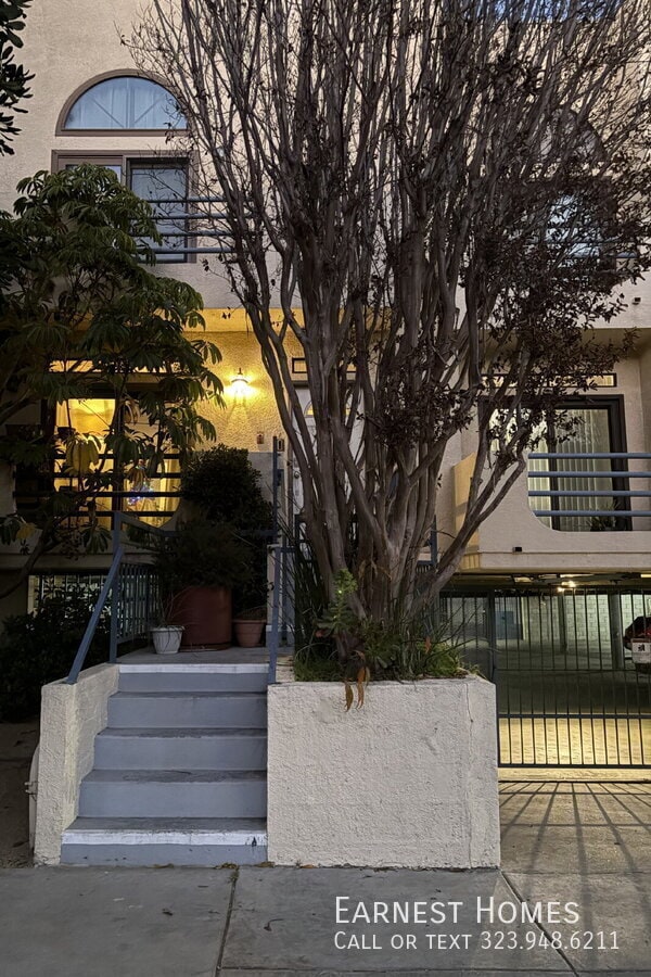 Photo - 2540 S Centinela Ave Unidad 1