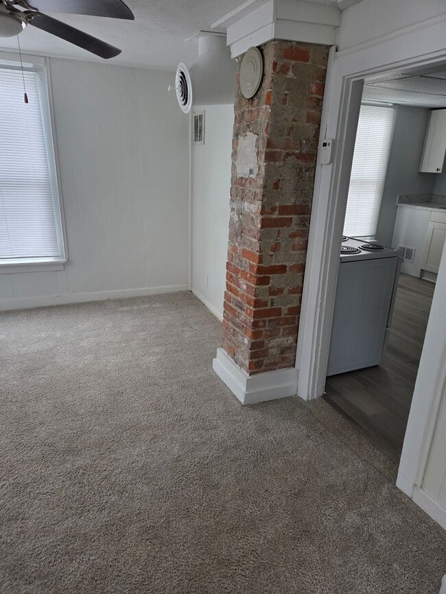 Photo - 547 E Union St Unit 1