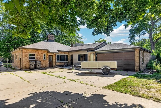 Photo - 1215 Chapin St