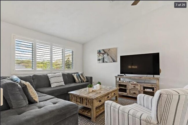 14 Lakeview Dr