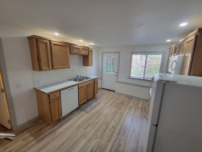 Photo - Spacious, Basement One Bedroom with Private Entry! Port Orchard - Available Now!