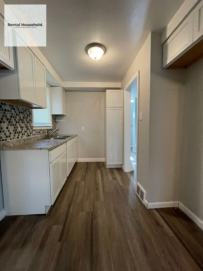 Photo - Beautifully Kept~3 BEDROOM 1 BATH BUNGALOW
