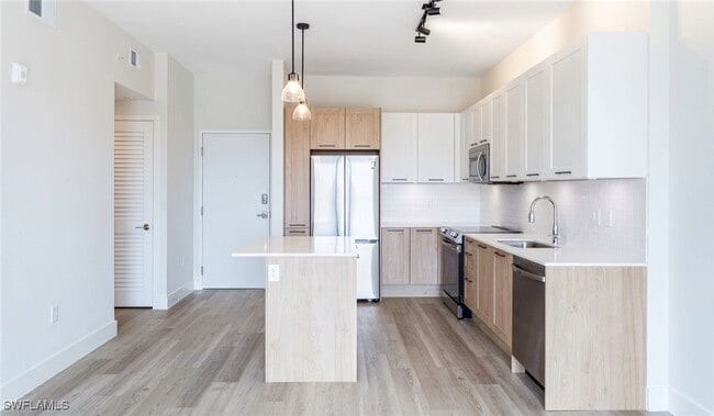 Building Photo - 22980 Vista Edera Cir Unit 4-312