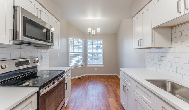 Cocina para ti y los tuyos en tu cocina totalmente equipada. - Township Residences