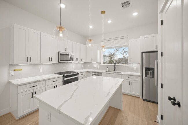 Photo - 2811 Anita St