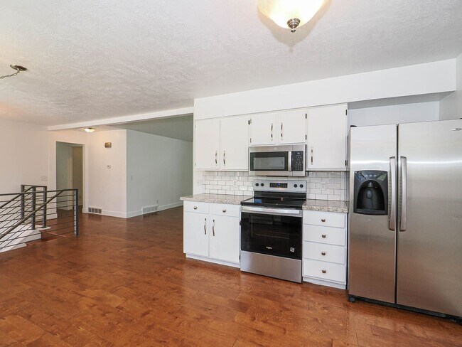 Photo - RES_STOTT_9062 Unit UPSTAIRS
