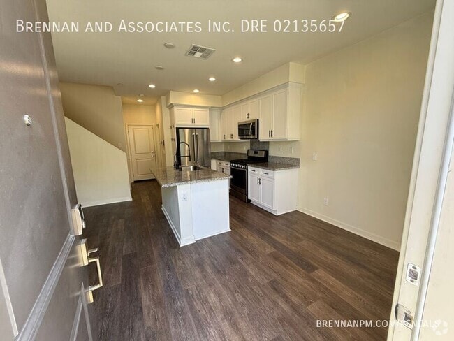 Building Photo - 2024 Foxtrot Lp Unit 3 Rental