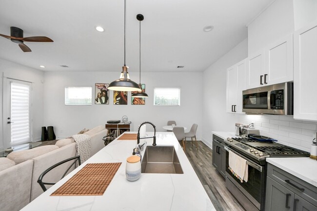 Photo - 1066 Mansfield St