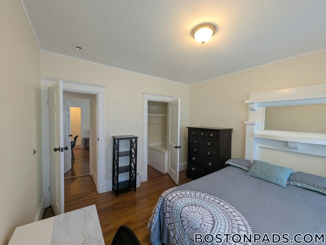 Photo - 27 Bourneside St Unit 1