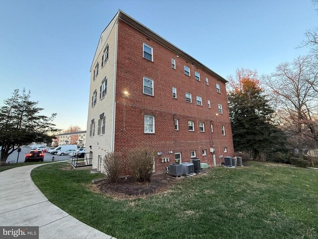 Photo - 3043 Patrick Henry Dr Unit 302