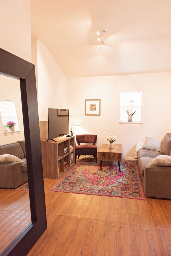 Photo - 4508 Bennett Ave Unit B