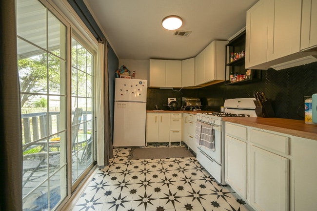 Photo - 1403 Aaron Ave