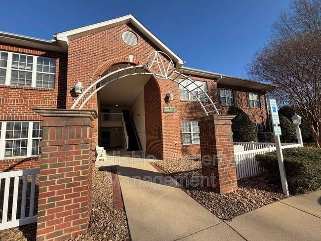 Building Photo - 203 Sturbridge Dr