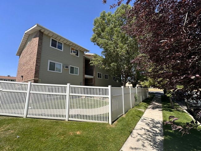 Building Photo - 1557 W 200 S Rental