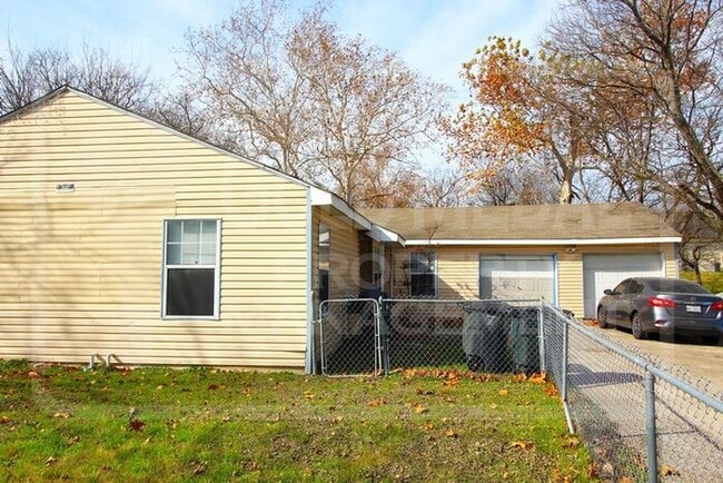 Photo - 905 Estelle Ave