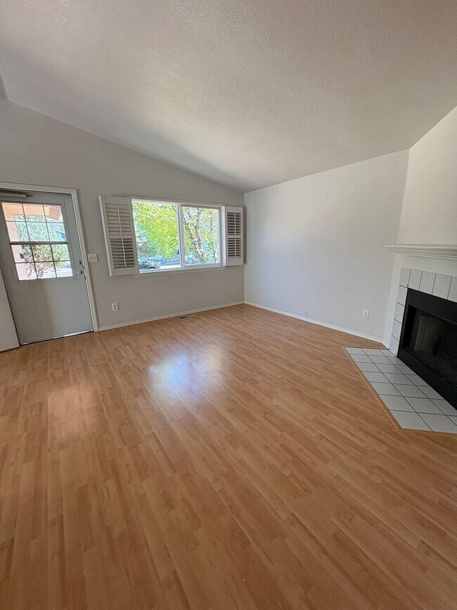 3737 SE 68th Ave