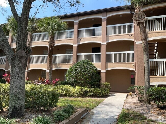 Building Photo - 2-bedroom, 2-bathroom Condo in gated commu...