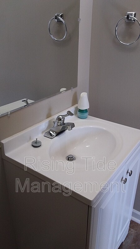 Photo - 605 Robison Dr