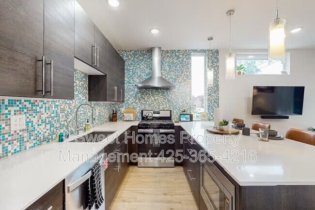 Photo - 9219 Linden Ave N