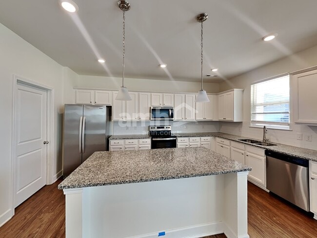 Photo - 5240 Maxwell Rd