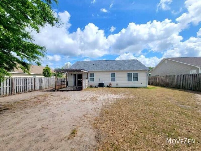 Photo - 1347 Parkland Way