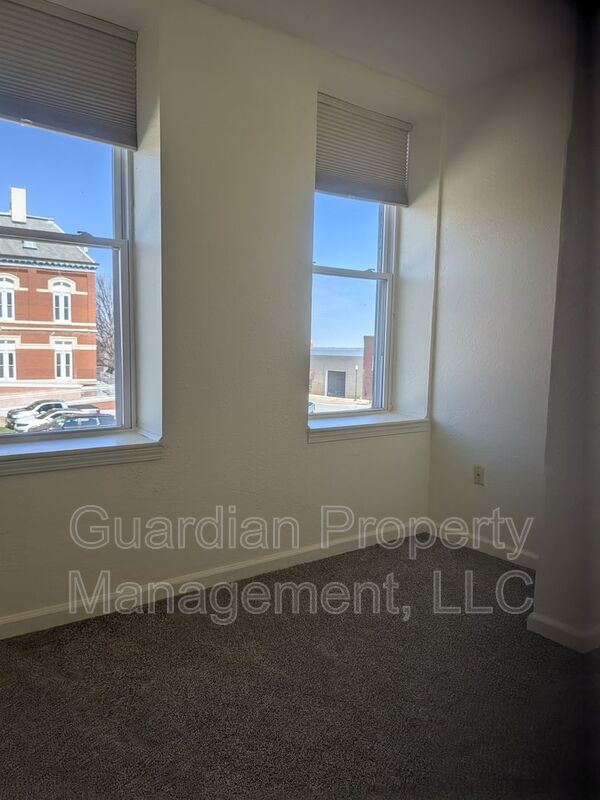 Photo - 114 E 3rd St